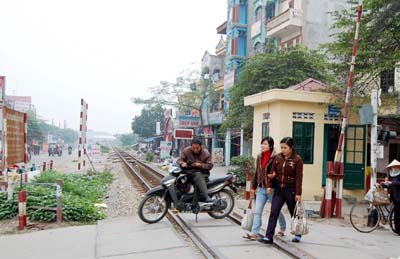 Phê duyệt Kế hoạch lập lại trật tự hành lang an toàn đường bộ, đường sắt giai đoạn 2014 – 2020